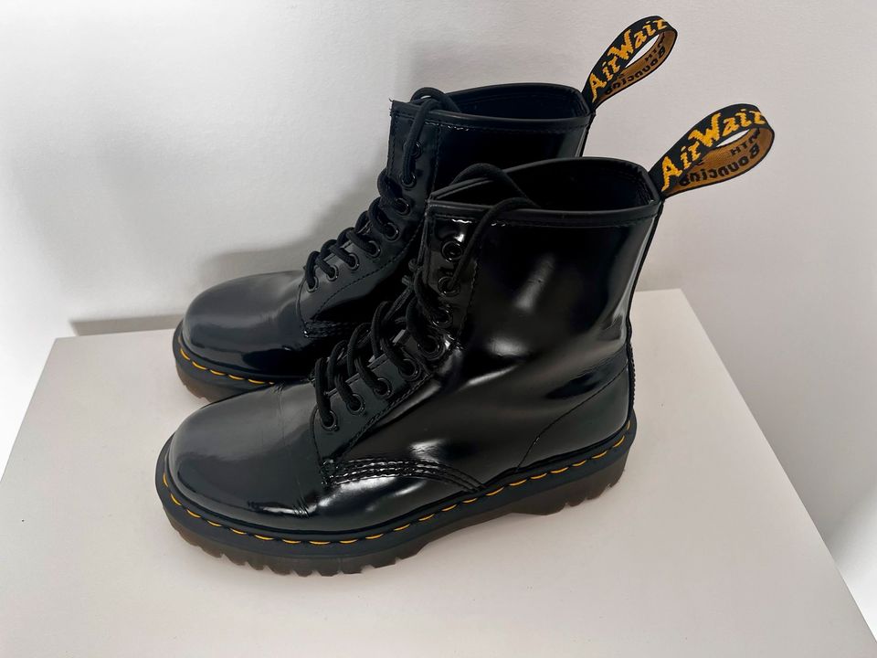 Doc Martens glänzend in Berlin