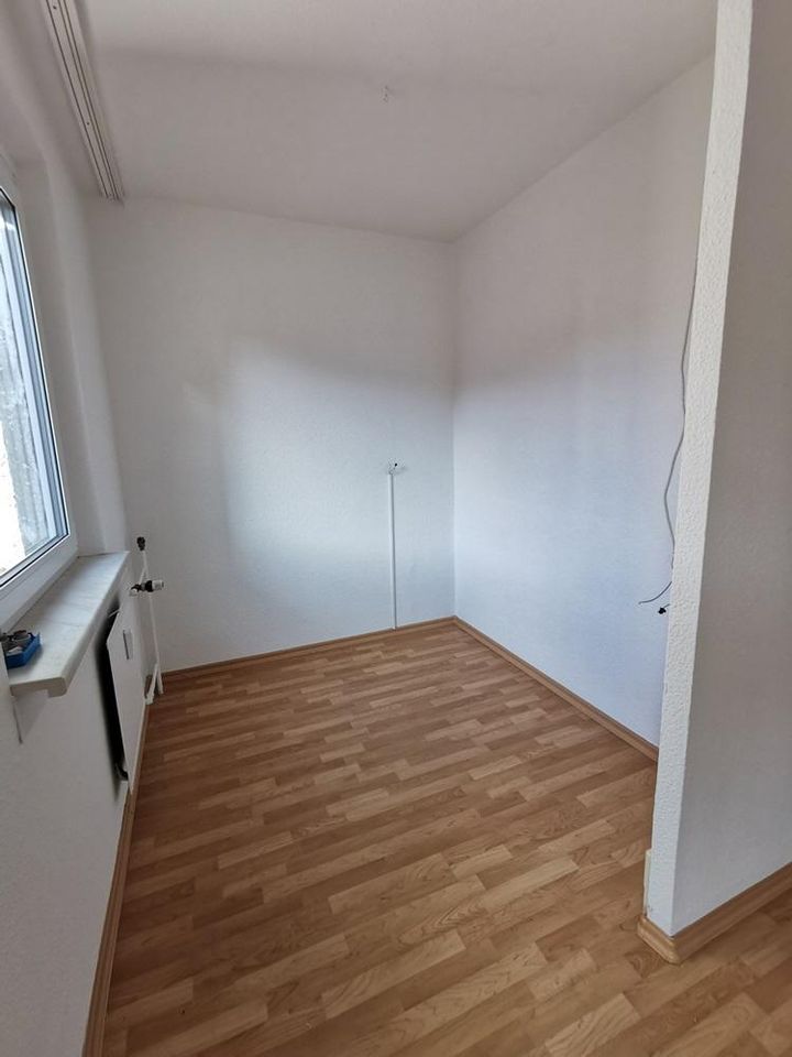 1-Zimmer-Wohnung mit Küche und Balkon im Wohngebiet Am Kuhberg 62 / 49 in Bad Elster