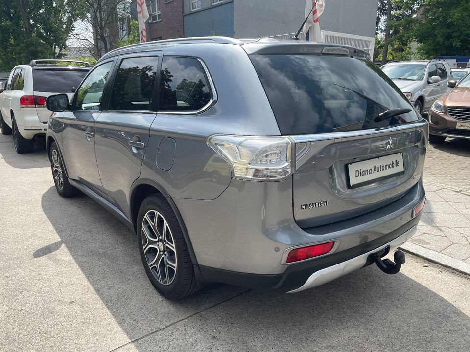 Mitsubishi Outlander  4WD.Auto.Leder.Navi.7 SITZER.kamera.A in Berlin