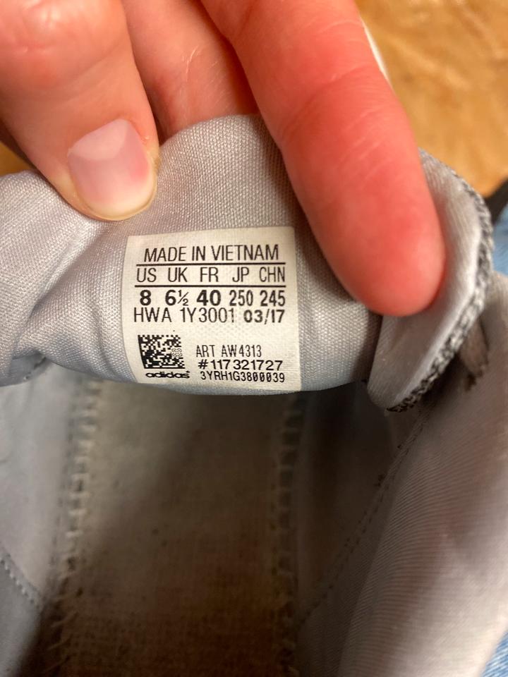 Adidas Sneakers grau weiB GroBe 40 meliert
