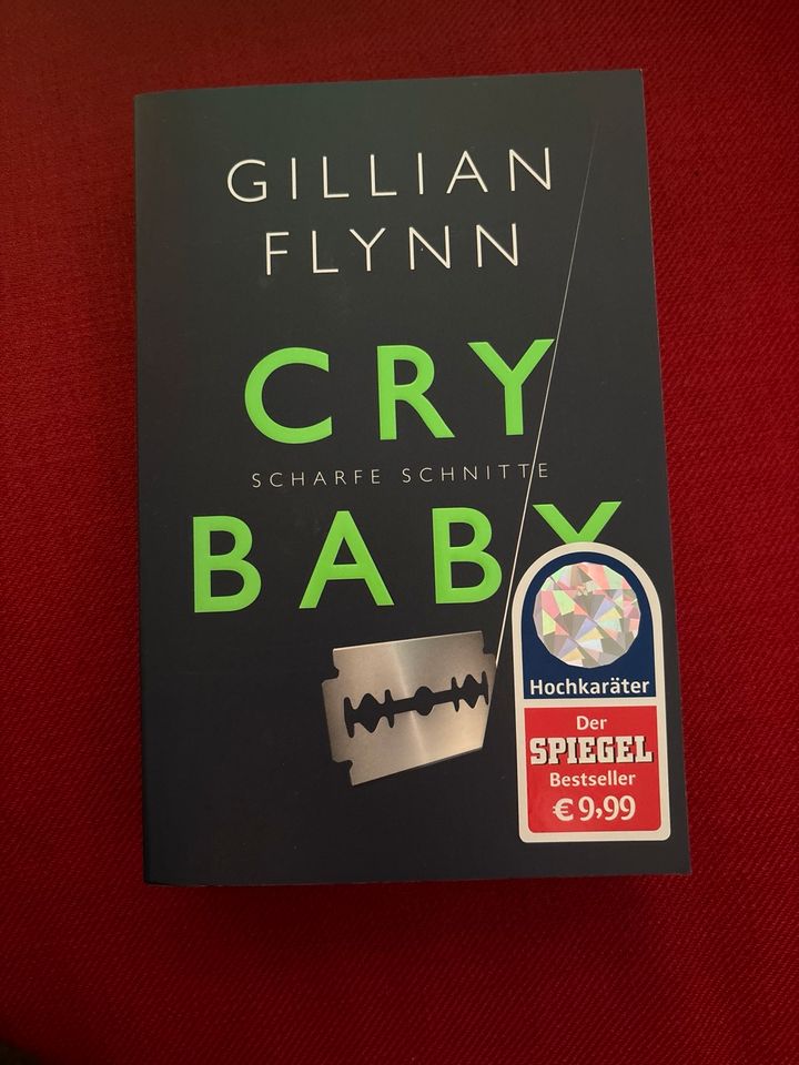 Cry Baby von Gillian Flynn in Neubrandenburg