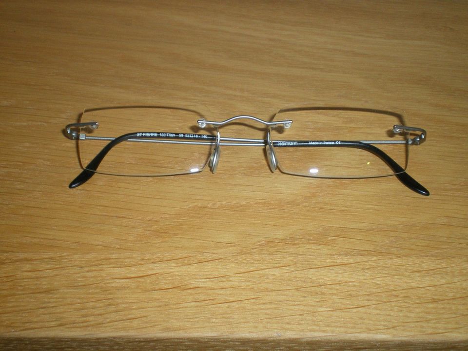 Randlose Titan-Brille, Brillengestell Fielmann, eckig – silber in Aurich