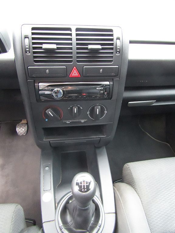 Audi A2 1.4 55kW/75PS 4-türig Sony CD-Radio in Grabow