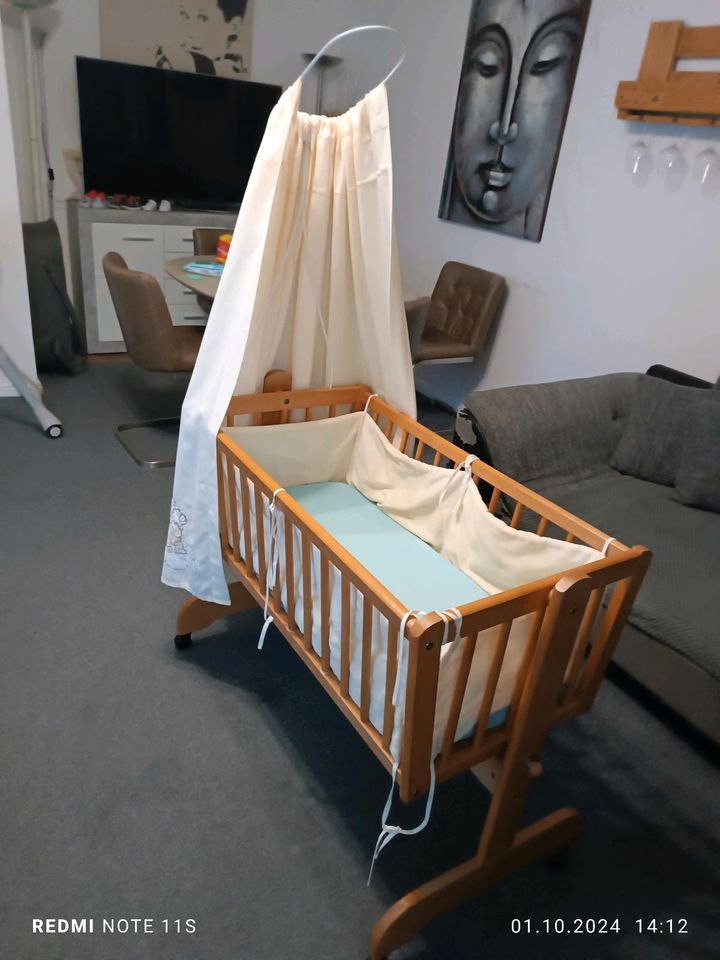 Baby-chaukel bett mit Rollen... in Berlin