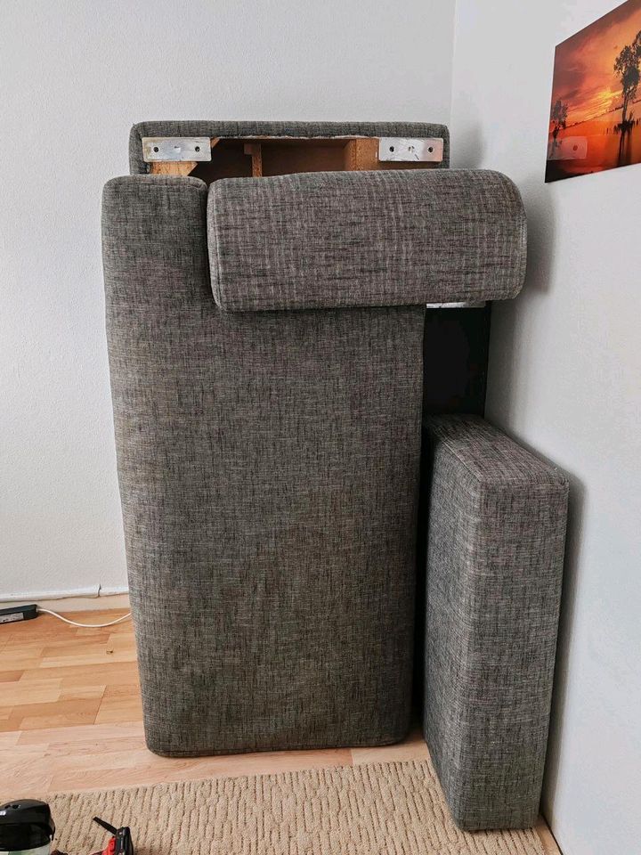 Sofa/Couch mit Schlaffunktion in Wuppertal