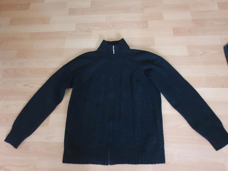 DAMEN WOLLE STRICKJACKE MUSTER / REIßVERSCHLUSS SCHWARZ GR.. M in Wuppertal