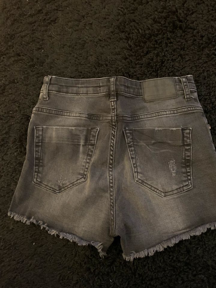 ZARA Jeansshorts Gr.36 in Stuttgart