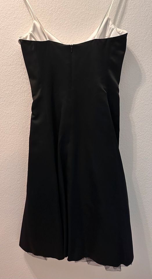 Neuwertiges Cocktailkleid / Abendkleid / Ballkleid schwarz, weiß in Sankt Augustin