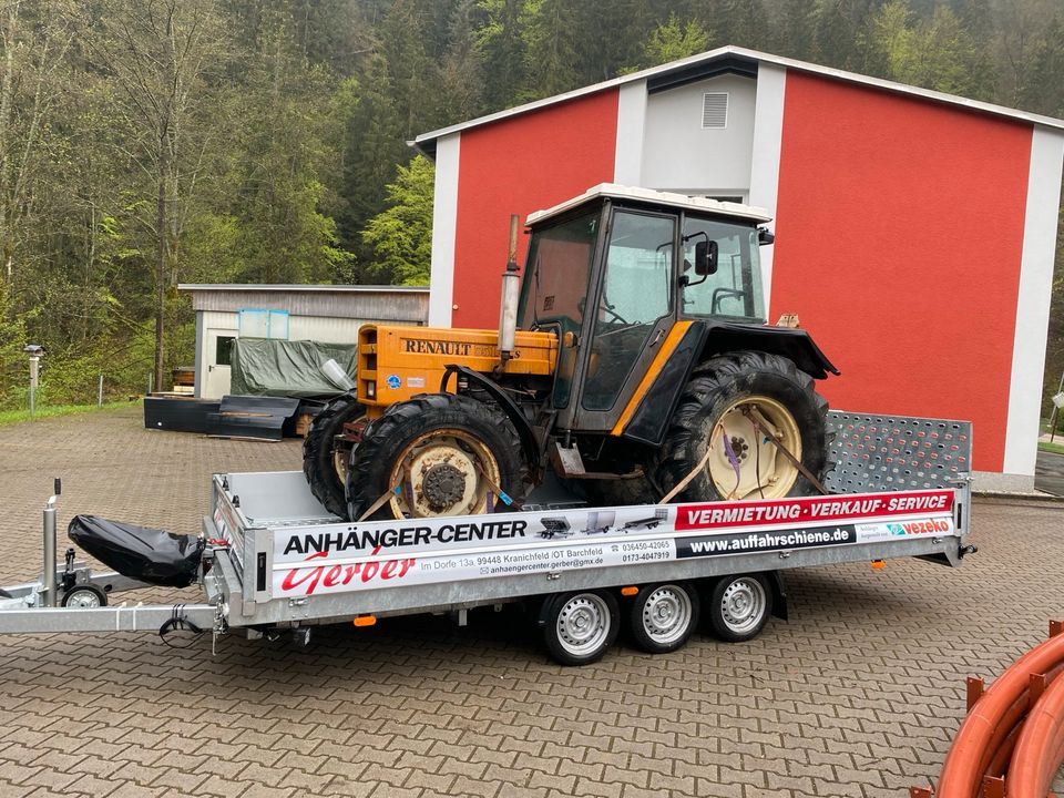 Transport von Traktoren u Fahrzeugen in Kranichfeld