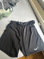 Nike kurze Hose XL in schwarz für 20€ Berlin - Neukölln Vorschau