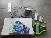 Nintendo Wii Konsole mit 3 Spielen, Wii Fit Board und Controller Herzogtum Lauenburg - Büchen Vorschau