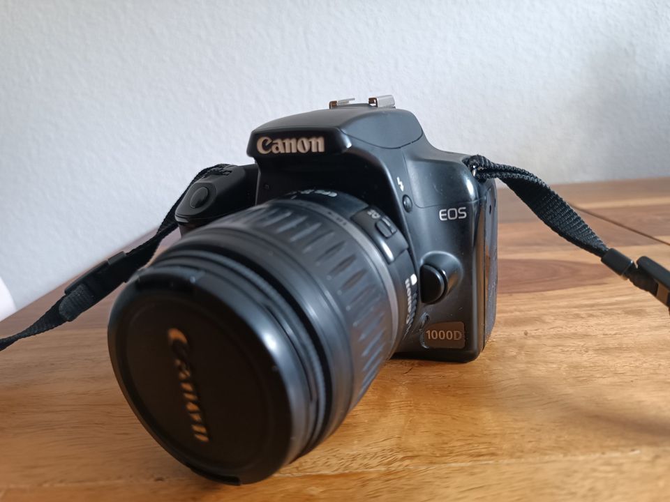 Canon EOS 1000D Spiegelreflexkamera mit Zubehör in Karlsruhe