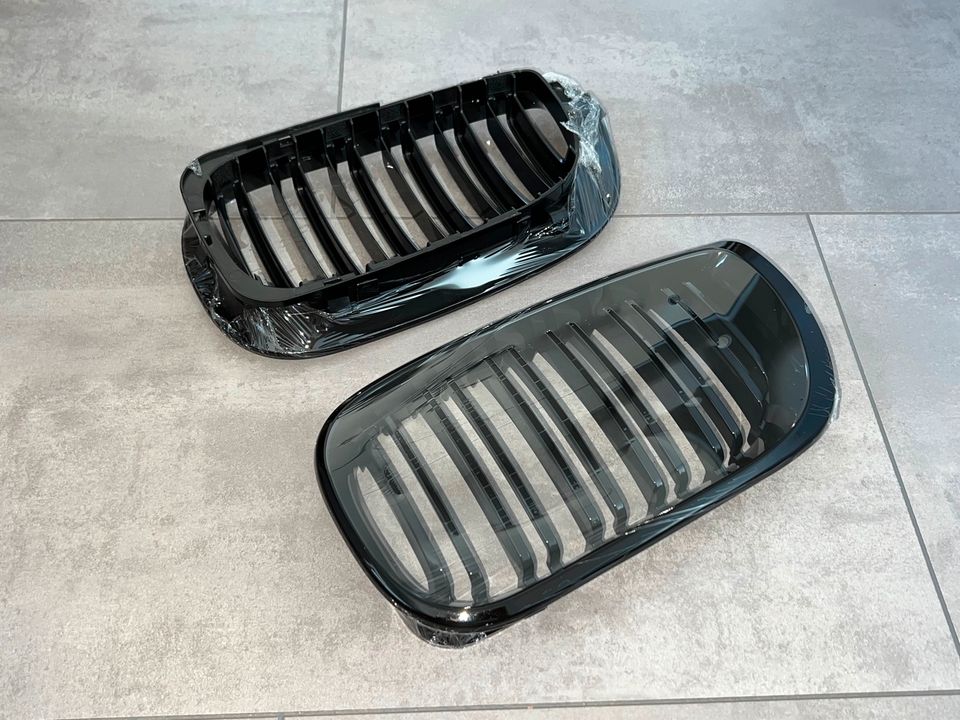 Nieren NEU BMW 3er E46 Grill Schwarz Facelift Kühlergrill LCI M in Bonn