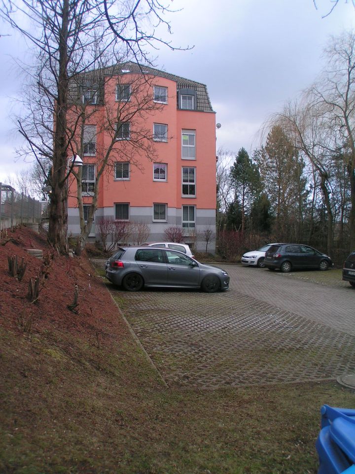 vermietete 3-Zi.-ETW mit Stellplatz, Küchenmöbel, Balkon in bester Wohnlage in Werdau