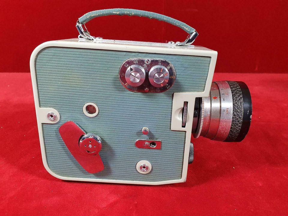 Pentaflex 8 Filmkamera 8 mm Schmalfilmkamera Kamera mit Zubehör in Halle