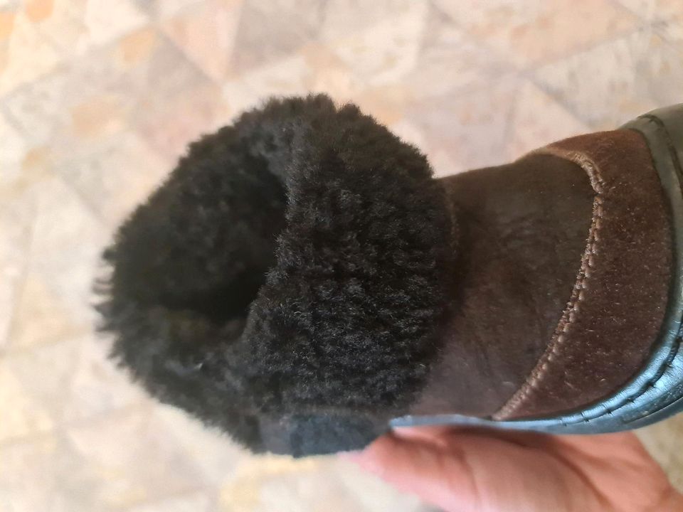 Ugg Kinder Stiefel Gr. 25 in Gengenbach