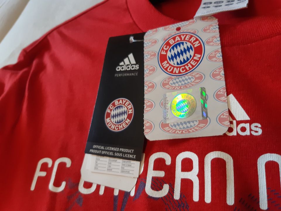 T-Shirt original Bayern München Fan-Artikel von ADIDAS nagelneu in München