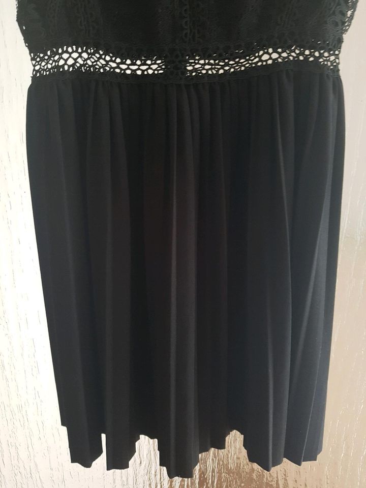 Schwarzes Kleid in Melsungen