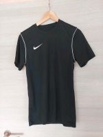 Nike Set aus Sportshirt und Sporthose Brandenburg - Ahrensfelde Vorschau