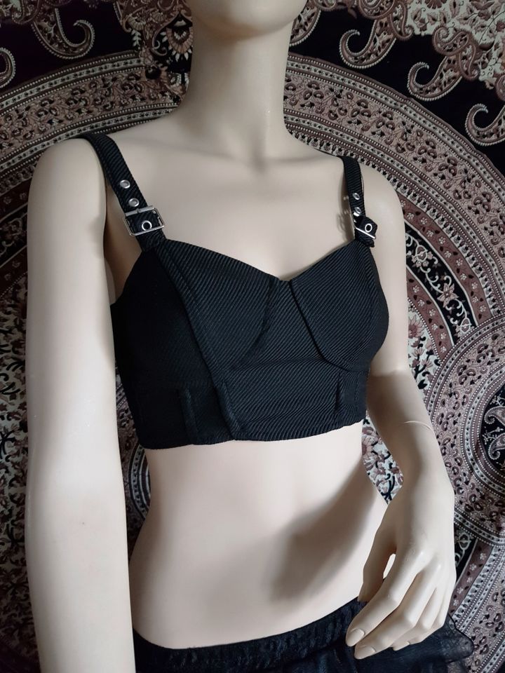 Crop Top Bustier Schwarz XXS 32 34 Schnallen Gothic in Stadtallendorf