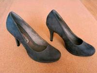 wie Neu - klassische Pumps tamaris Wildlederoptik anthrazit grau Niedersachsen - Friesoythe Vorschau
