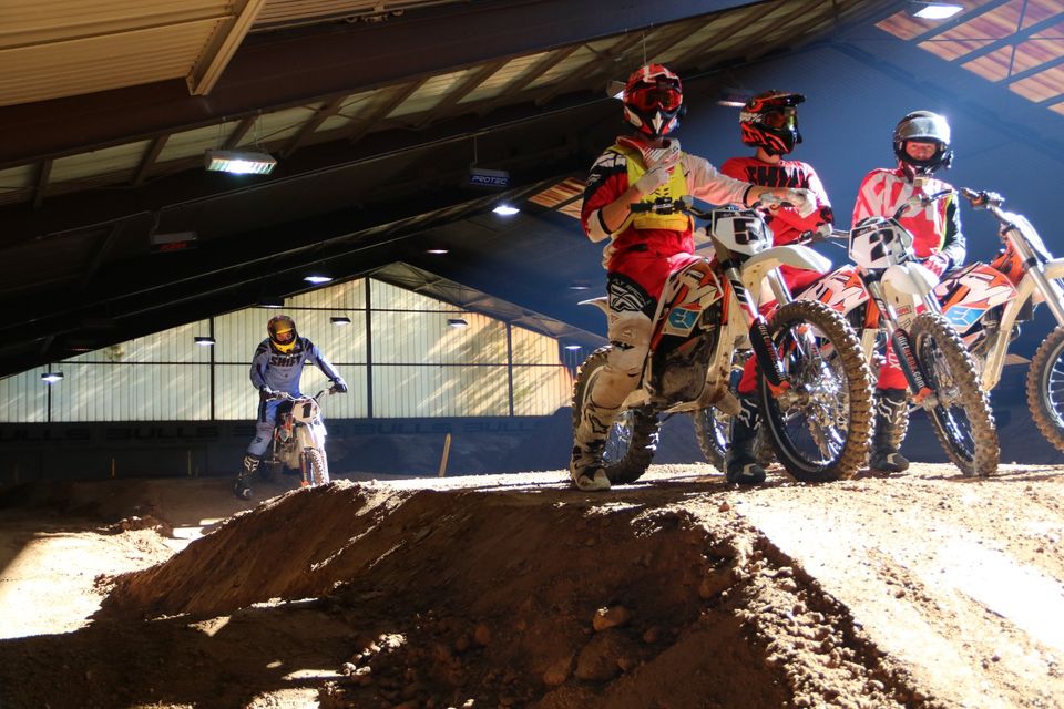 Motocross fahren in der Halle - für Jedermann/frau in Rheinbreitbach