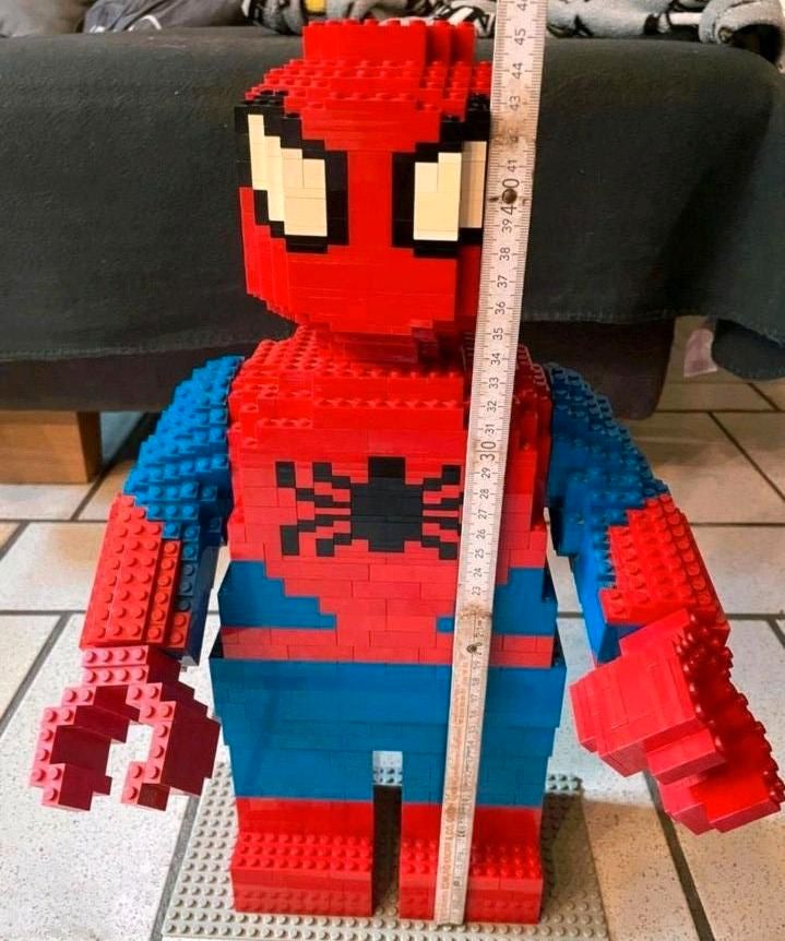 Lego Spiderman  stehend 45 cm hoch in Bad Honnef