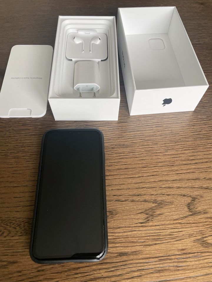 iPhone 11 64GB schwarz in top Zustand in Heuchelheim