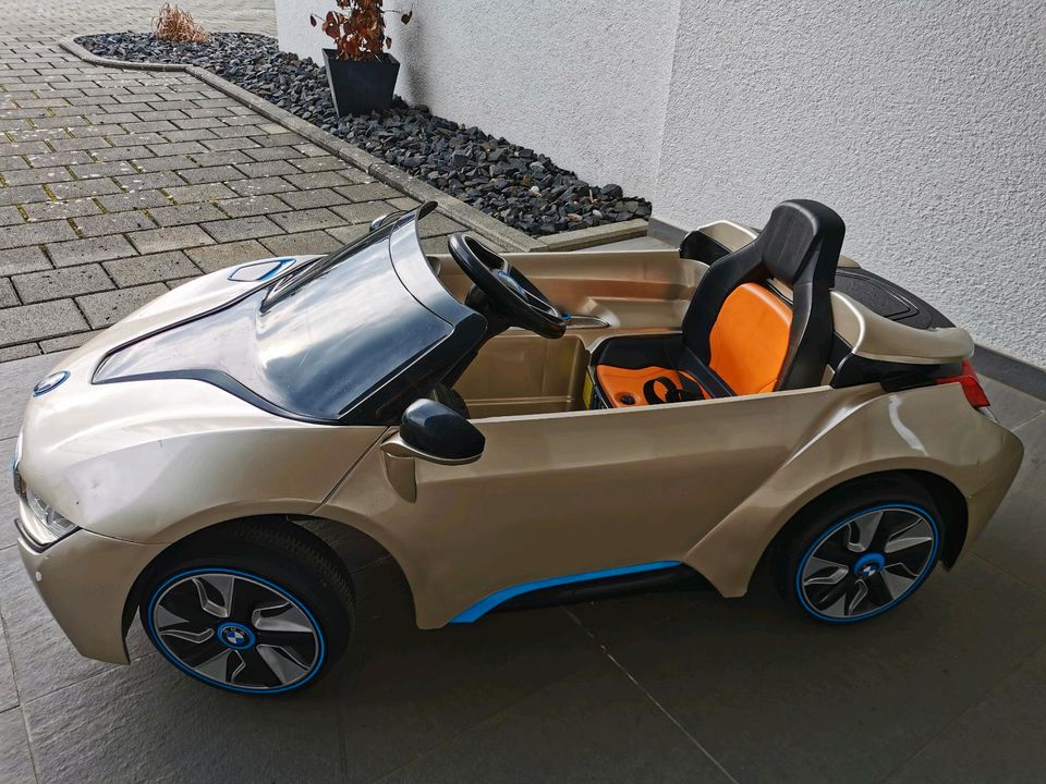 BMW Elektroauto i8 in Mühlhausen-Ehingen