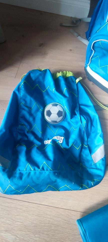 Ergobag Schulranzen/ Schulrucksack blau Fußball guter Zustand in Schulzendorf bei Eichwalde