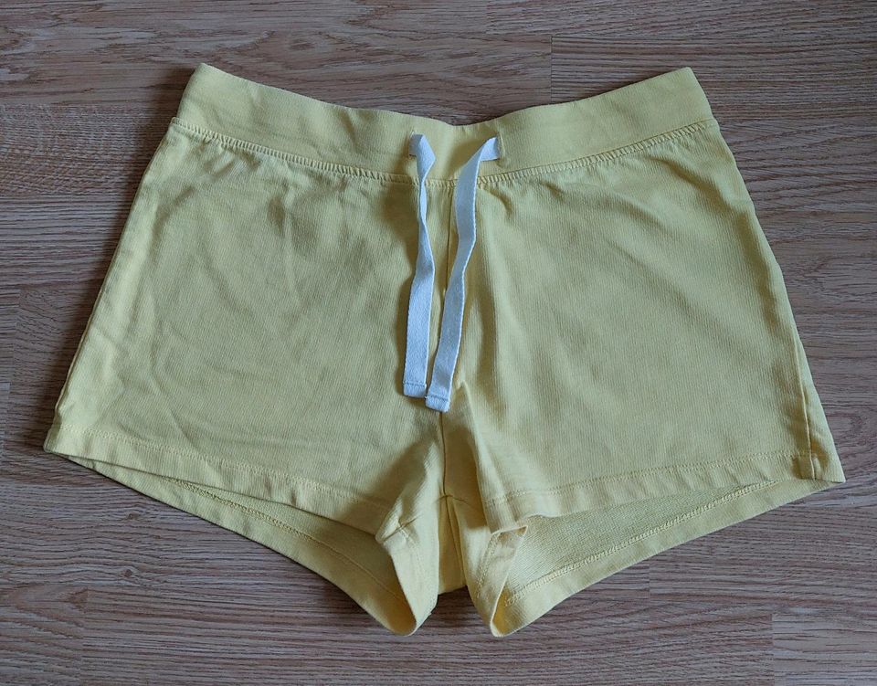 Shorts kurze Hose Größe S 36/38 gelb in Leer (Ostfriesland)