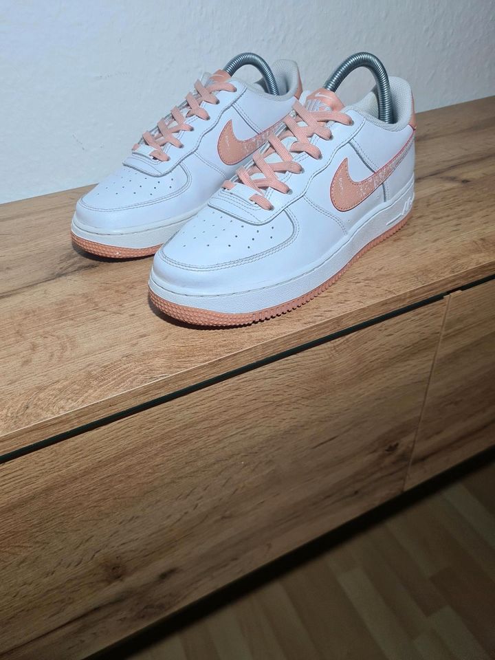 Nike Air Force 1 weiß orange Gr. 39 in Bonn