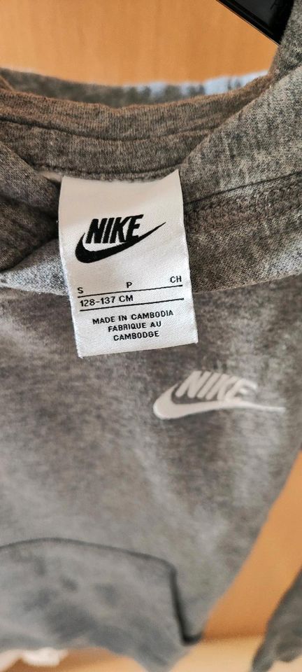Bluse Nike 128/137cm in Fulda