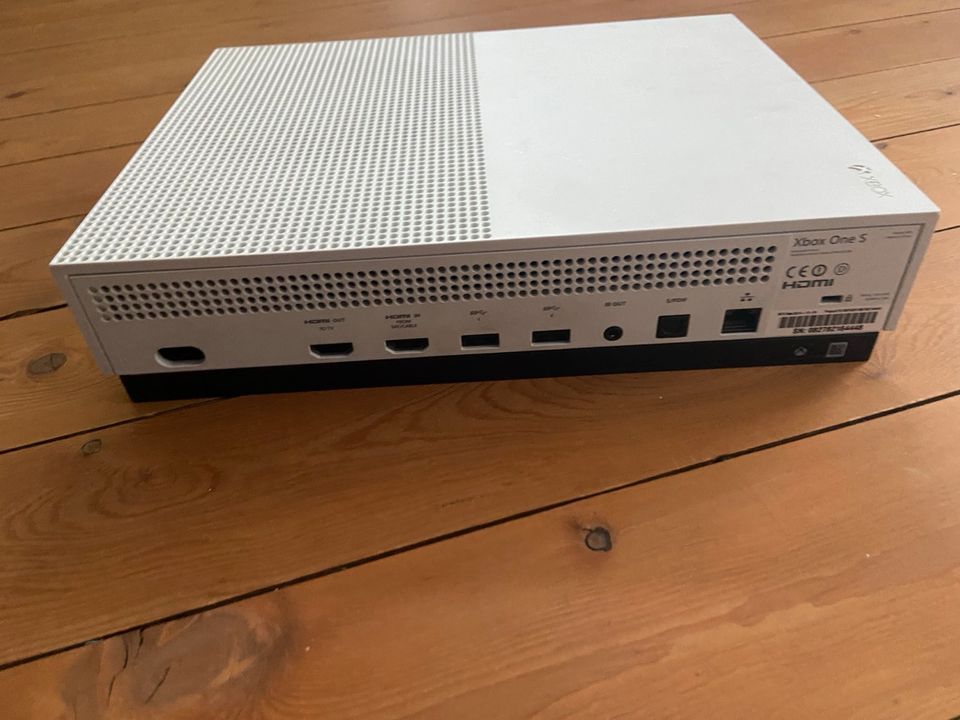 Xbox one s mit Controller in Worms