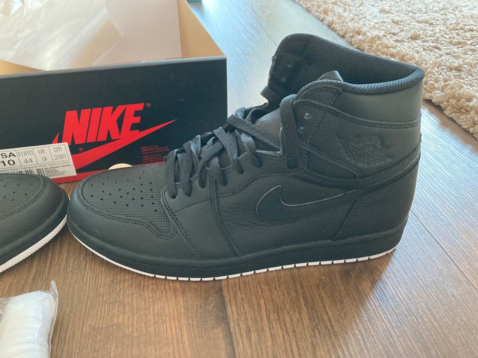 Jordan 1 Retro Black Perforated - neu - Größe 44 in Hagen