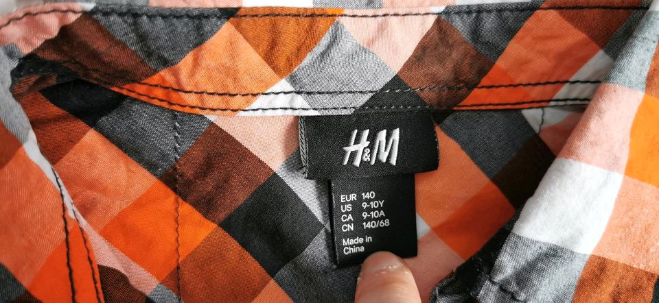 Jungen Hemden/ Hemd von H&M Gr. 140 in Radeberg