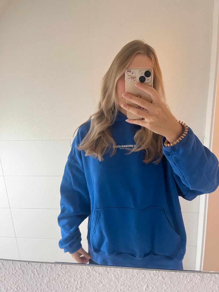 WRSTBHVR Hoodie in blau in Oppenweiler