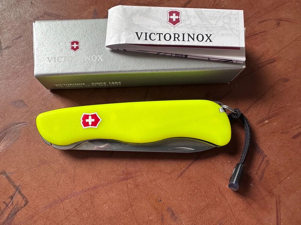 Neues Victorinox Alpineer Stayglow 0.8323.70R in Hollstadt