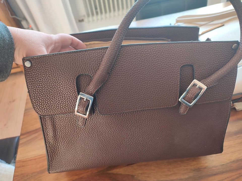 Elegante Handtasche in Baden-Baden