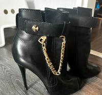 GUESS Stiefel. Damenschuhe. Größe 35. Leder Nordrhein-Westfalen - Solingen Vorschau