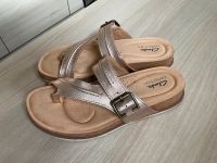 Clarks Zehentrenner/Sandalen/Pantoletten Gr.38 rosegold neuw. Nordrhein-Westfalen - Gelsenkirchen Vorschau