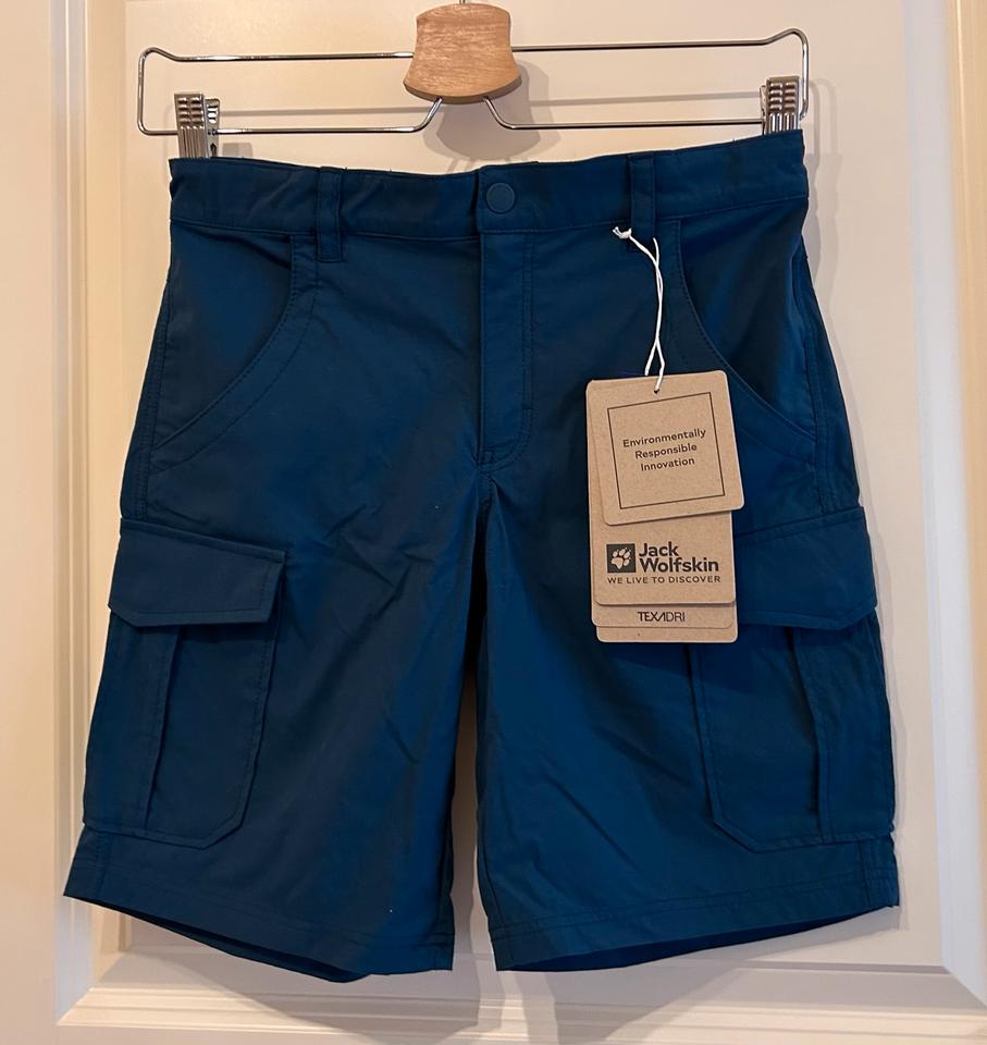 Neue Shorts JACK WOLFSKiN DARE2BE ViNGiNO NAME iT LEViS 152 in Recklinghausen