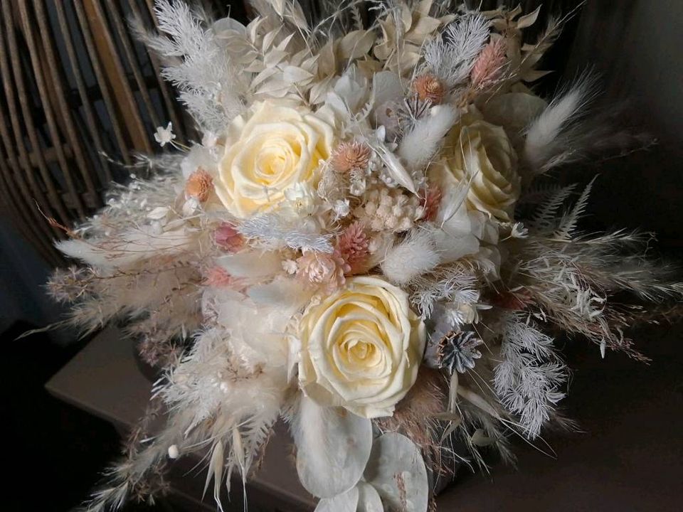 Trockenblumen , Infinity Rosen, Brautstrauß, Hochzeit, Boho. in Beelitz