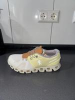 ON CLOUD SCHUHE NEUWERTIG GRÖSSE. 40,5 Baden-Württemberg - Sandhausen Vorschau