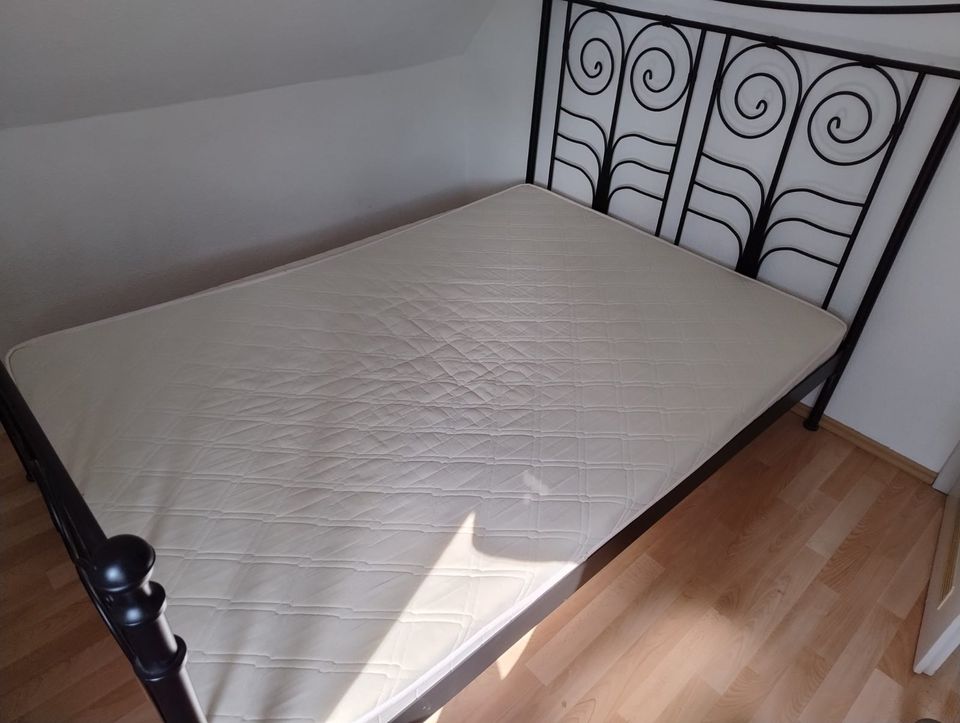 Ikea Bett (Gestell Noresund + Lattenroste Sultan Mane + Matratze) in Freiburg im Breisgau