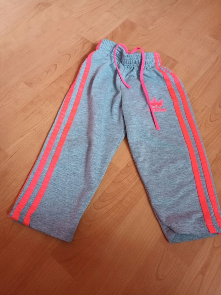 Original Adidas Anzug Grau/Pink 92 in Bedburg-Hau