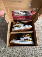 Vans off the wall Kinderschuhe Blumen Kleinkind Baby Neu Größe 18 Rheinland-Pfalz - Pleckhausen Vorschau