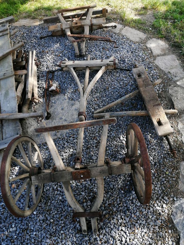 Alter großer Handwagen Leiterwagen Achsen Räder Teile in Freiberg