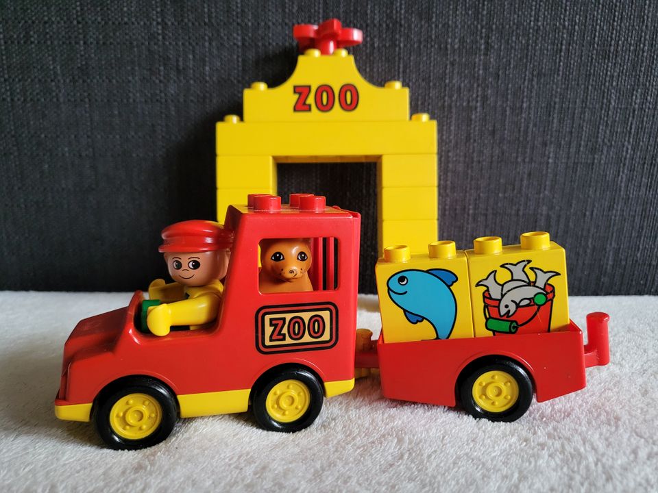 Lego Duplo Zoo - Eingang mit Fahrzeug, Figur, Löwenbaby in Kempten