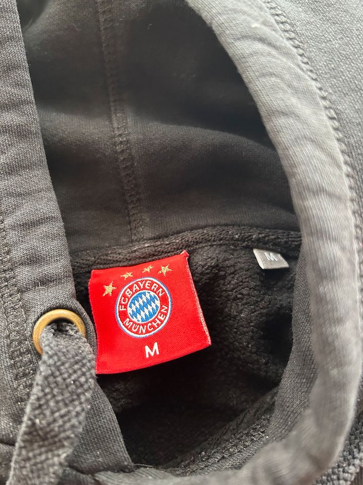 FC Bayern München Hoodie Gr M in Berlin